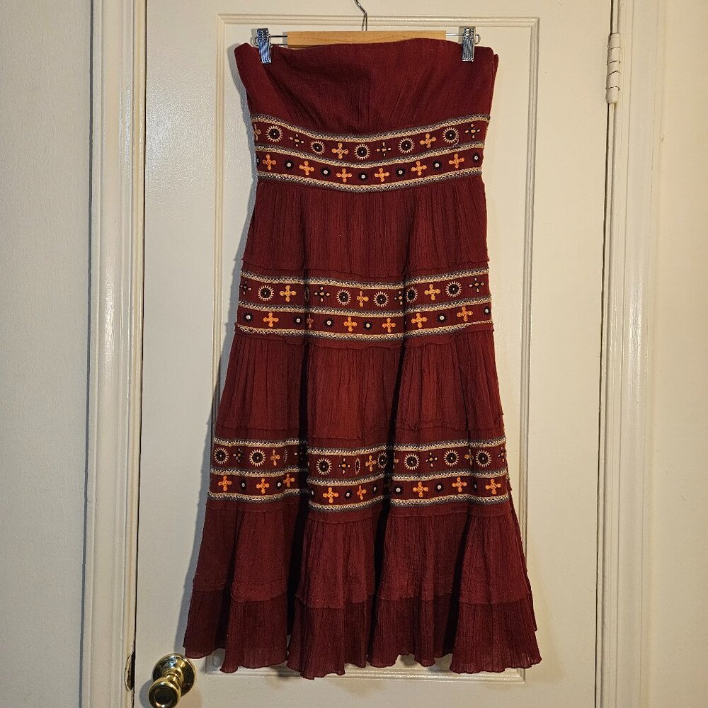 Embroidered strapless midi dress